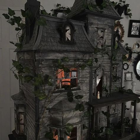 How amazing is this dollhouse? 🌿 📷whos.meg #dollhouse #victorianhouse #haunted #hauntedhouse #abandoned #abandonedmansion #hauntedmansion #gothic #goth #abandoneddollhouse #haunting Haunted House Vintage, Diy Haunted Castle, Haunted Halloween Dollhouses, Halloween Haunted Doll House, Gothic Barbie House, Haunted Dolls House, Gothic Doll House Diy, Gothic Dollhouse Diy, Gothic Dolls House