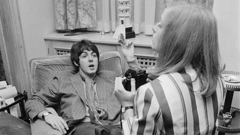 Linda Eastman, Wings Band, Beatles Girl, Paul And Linda Mccartney, Beatles Photos, Beatles Pictures, Sgt Pepper, Sir Paul, Linda Mccartney