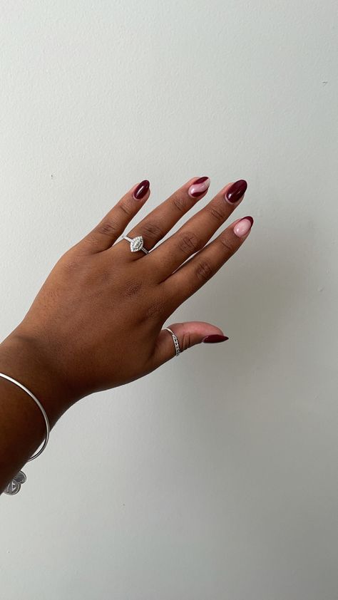 Dip Nails Simple Design, Short Acrylic Nails For Black Women, Simple Nails Sns, Winter Nails Black Women, Acrylic Nails For Black Women, Aesthetic Simple Nails, Dip Powder Nail Design Ideas, Short Nails Black Women, Winter Nails Black