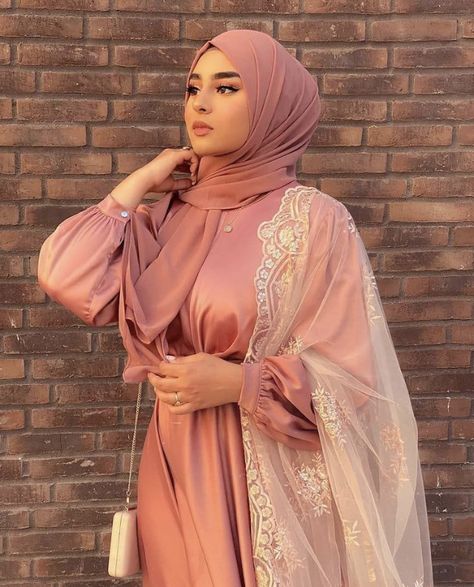 New Party Wear Dress, Dress Designs For Girls, Hijab Designs, Street Hijab Fashion, Modest Fashion Hijab, Muslim Fashion Hijab Outfits, Stylish Short Dresses, Diy Vetement, Pakistani Fashion Party Wear