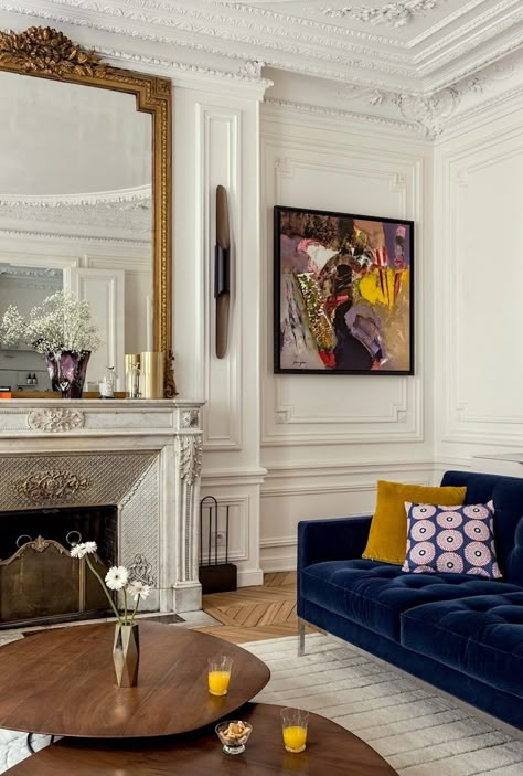 Parisian Living Room, Eclectic Decor Bedroom, Cheap Apartment Decorating, Decor Ikea, Luxury Homes Interior, Design Del Prodotto, Indian Home Decor, Elegant Home Decor, Cheap Decor