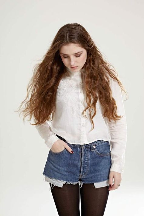 Blouse, shorts and tights (Birdy) Birdy Wings Lyrics, Birdy Album Cover, Birdy Singer, Drawing Model, Grace Elizabeth, Autumn Fits, Wardrobe Closet, Perfect Harmony, Fashion 2018