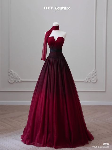 Black And Red Rose Dress, Dress Manequin, Hey Couture, Rose Prom Dress, Villain Dresses, Prom Costume, Elegant White Dress, Dark Red Dresses, Mannequin Dress