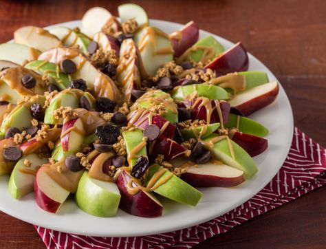 Great for an after school snack or for nibbling in front of the TV, these apple “nachos” are a healthier way to snack. Apple Nachos Recipe, Peanut Butter And Honey, Fit Meals, Apple Nachos, Apple And Peanut Butter, After School Snack, Peanut Butter Honey, School Snack, Dried Cherries