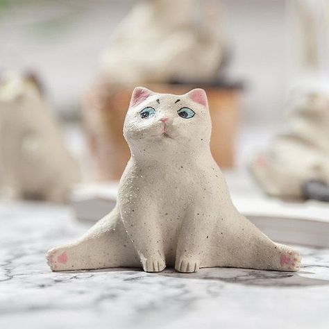 Pottery Cats, Ceramic Sculpture Figurative, Cat Ceramic, Sculpture Art Clay, Sculptures Céramiques, Clay Crafts Air Dry, Keramik Design, Apollo Box, Clay Animals