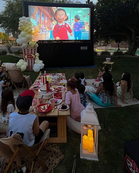 9 Easy Tips to Host an Epic Outdoor Movie Party! – RB Italia Blog Inflatable Movie Night, Backyard Drive In Movie Party, Inflatable Movie Screen Party, Movie Night Birthday Party Ideas Sleepover, Outdoor Movie Set Up, Kids Outdoor Movie Night Party, Backyard Movie Birthday Party, Outdoor Movie Seating Ideas, Outdoor Movie Seating