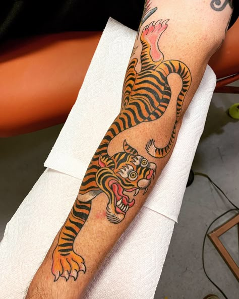 Traditional Tiger Tattoo, Courage Tattoos, Japanese Tiger Tattoo, Jaguar Tattoo, Tattoo Tiger, Tibetan Tiger, Leopard Tattoos, Japanese Tiger, Panther Tattoo