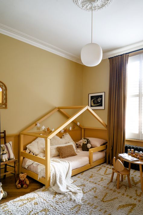 A 5-Year-Old Called the Design Shots on Her All-Yellow London Bedroom Boys Yellow Bedroom, Kids Yellow Bedroom, Yellow Kids Room Girl, Girls Yellow Bedroom Ideas, Yellow Toddler Room Girl, Yellow Childrens Bedroom, One Year Old Bedroom, Yellow Toddler Room, Childrens Bedroom Ideas