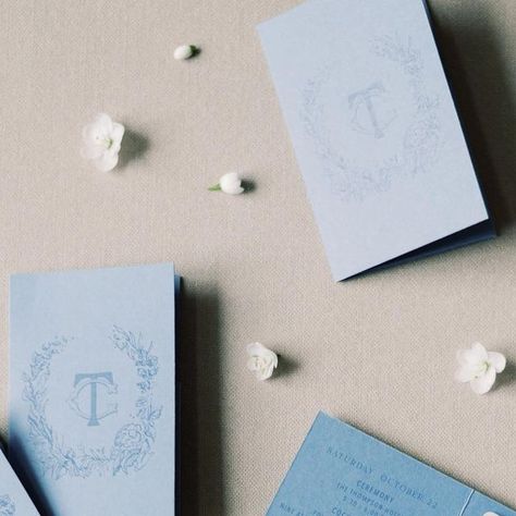 Kristin Hazelwood on Instagram: "Every moment is an opportunity to continue your wedding brand - and that means even the hotel key cards that guests receive along with their welcome box when they check in. For Celinda and Theo, their key card holders featured their wedding monogram and included an overview of the weekend events for easy reference. . Photography | @chualeephotography Hotel Key Pockets + Wreath | @hazelwoodpaperco Initials | @shulerstudio Planner | @ j.scottweddings Venue | @thomp Hotel Key Cards, Wedding Brand, Magnolia Wedding, Easy Reference, Wedding Monogram, Monogram Wedding, Key Card Holder, Check In, Card Holders