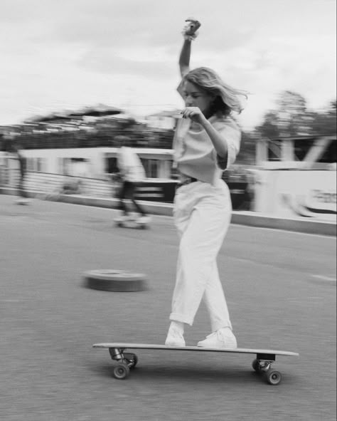 Surf Skate Aesthetic, Surfer Photoshoot, Skateboarder Aesthetic, Longboard Photoshoot, Longboarding Aesthetic, Longboarding Photography, Authentic Photoshoot, 70s Skateboarding, Skateboard Photoshoot