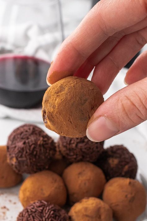 Red Wine Truffles, Red Wine Brownies, Red Wine Dessert, Red Wine Chocolate Cake, Wine Truffles, Wine Cupcakes, Dark Chocolate Truffles, Freeze Dried Raspberries, Dried Raspberries