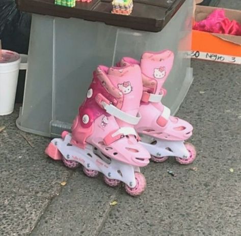 My Melody Roller Skates, Feminine Core, Roller Skating Outfits, Roller Blades, Images Hello Kitty, Hello Kitt, Sanrio Stuff, Hello Kitty House, Kitty Clothes