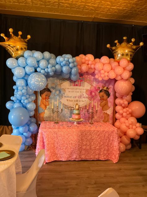 Princess Or Prince Gender Reveal, Balloon Gender Reveal, Princess Balloon, Stage Decoration, Gender Reveal Decorations, Baby Shawer, Decor Entryway, Stage Decorations, Entrance Decor