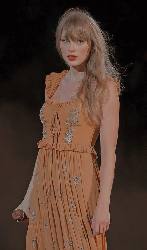 Taylor Swift Hair Bangs, Eras Tour Hairstyles, Tour Hairstyles, Taylor Swift Curly Hair, Taylor Swift Hair Color, Taylor Swift Haircut, Taylor Swift Bangs, Taylor Swift Eras Tour 2023, 2023 Taylor Swift