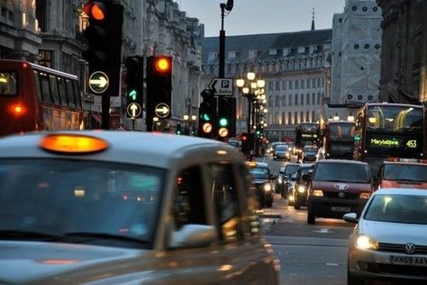 London Traffic, Central London, Peaches, School Stuff, Mood Board, Street View, England, London, Road