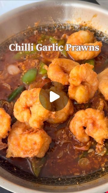 Prachi Agarkar on Instagram: "Chilli Garlic Prawns 🍤 🌶️   Nothing can beat a nice spicy indo Chinese Appetizer and these Chilli Garlic Prawns are to die for ♥️♥️ They are spicy, umami and so good. The recipe is so simple and easy to make. Recipe pinned in the caption   Prawn, shrimp, desi Chinese, indo-chinese, spicy, tasty, homemade, Asian, umami, MasterChef, home cook, home style , seafood , stir fry" Prawn Recipes Chinese Style, Desi Chinese Recipes, Prawns Appetizers, Prawn Gravy, Seafood Stir Fry, Chilli Garlic Prawns, Cook Home, Chinese Appetizers, Chinese Garlic