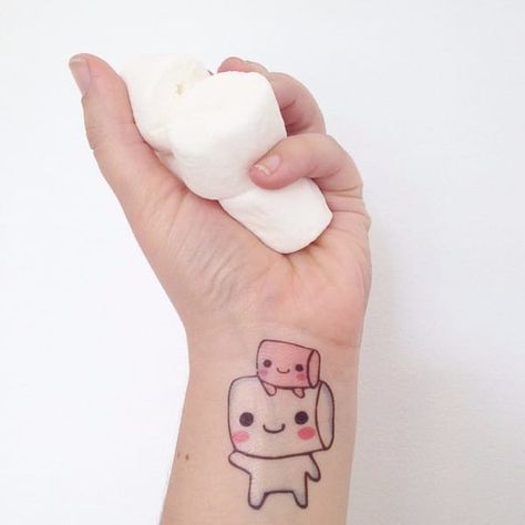 Temporary marshmallow tattoo via squirrellyminds.com marshmallow candy sweets marshmallowtat minimalism temporary temporarytattoo S’mores Tattoo, Marshmallow Tattoo, Sarah Tattoo, Camping Tattoo, Smores Party, Marshmallow Candy, No Regrets Tattoo, Cute Marshmallows, Sweet Tattoos