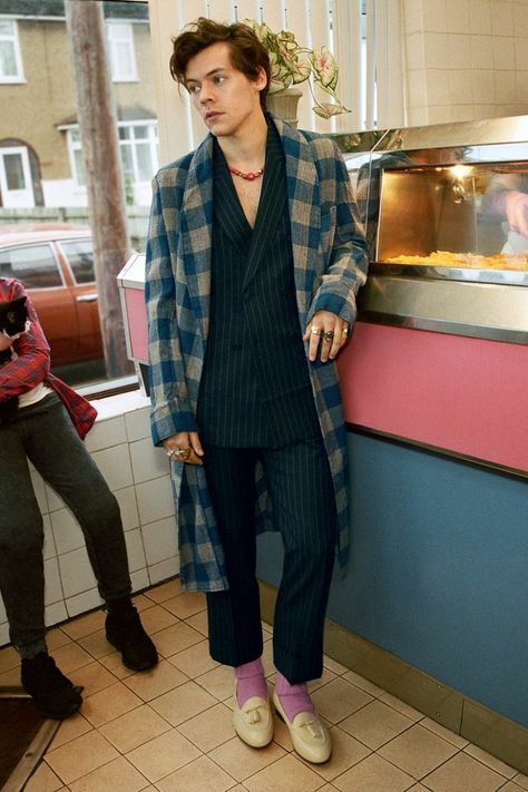 Harry Styles Looks, Gucci Campaign, Harry Styles Gucci, Harry Styles Clothes, Harry Styles Cardigan, Harry Outfits, Harry Styles Outfit, Haikou, Celebrity Look Alike