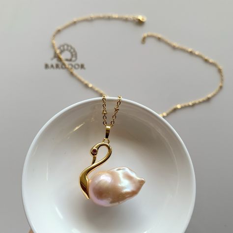 Light Weight Gold Jewellery, Coral Jewelry Set, Long Pearl Necklace, Swan Necklace, Body Decoration, Wire Jewellery, Long Pearl Necklaces, Backless Blouse, Seashell Jewelry