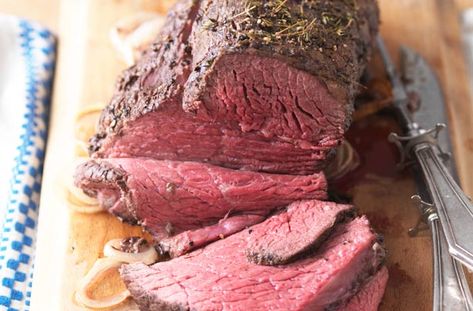 Looking for a simple Sunday roast alternative? This mustard and thyme roast beef recipe is a great choice; succulent, tender and oozing with flavour Perfect Beef Tenderloin, Roasted Beef Tenderloin, Cross Rib Roast, Nanaimo Bar, Roasted Beef, Rib Roast Recipe, Tenderloin Roast, Orange Muffins, Kiss Cookies