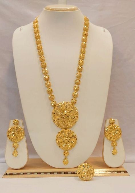 Perfect gold necklace designs Gold Long Necklace Dubai Designs, Gold Haar Design Dubai, Bridal Sets Indian Wedding Jewelry Gold, Latest Long Chain Designs In Gold, Latest Gold Set Designs, Dubai Gold Jewelry Necklaces Bridal, Latest Gold Necklace Designs, Light Weight Gold Necklace, Latest Gold Necklace