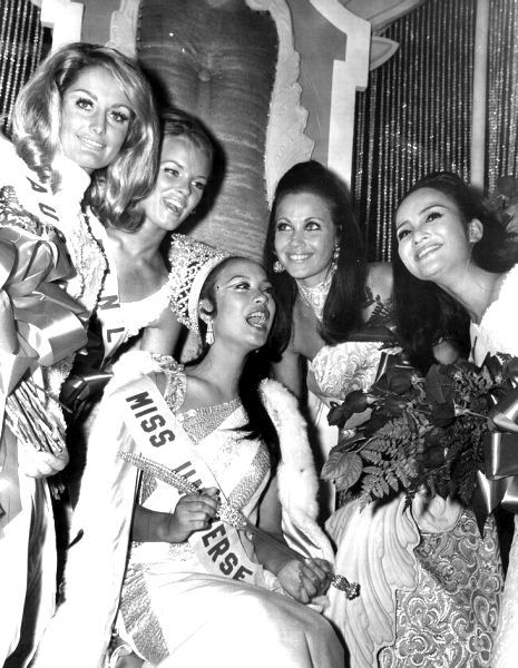 70s Philippines, Gloria Diaz, Filipiniana Dress, Filipino Culture, Beauty Event, Girls Music, Miss America, Miss Universe, Miss World