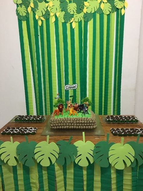 Tropical Backdrop, Indoor Birthday Parties, Jungle Theme Birthday Party, Jungle Thema, Indoor Birthday, Dinosaur Birthday Party Decorations, Tropical Birthday Party, Wild Birthday Party, Lion King Birthday