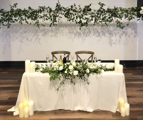 Wedding Sweetheart Table Flowers, Simple Sweetheart Table, Sweetheart Table Garland, Sweetheart Table Candles, Simple Wedding Arch, Sweetheart Table Flowers, Head Table Wedding Decorations, Boho Wedding Colors, Jasmine Wedding