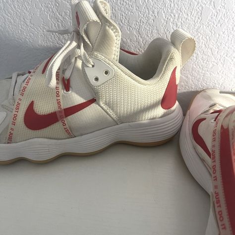 Nike React HyperSet Indoor Court Volleyball Shoes Red and White Size 8.5 Women's Cute Volleyball Shoes Nike, Nike Volleyball Shoes Woman, Nike React Hyperset, Aesthetic Volleyball Shoes, Red Volleyball Shoes, Court Shoes Volleyball, Good Volleyball Shoes, Colorful Volleyball Shoes, Volleyball Shoes Womens