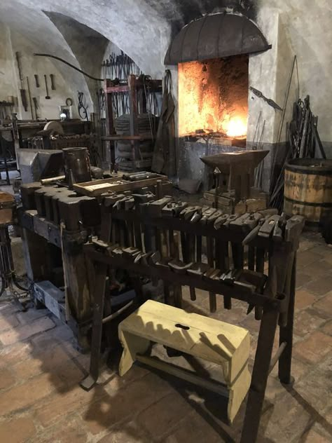 Blacksmith Aesthetic, Medieval Adventurer, Fantasy Notes, Shifting House, Medieval Reference, Home Forge, Blacksmith Workshop, Forge Projects, Broken Blade