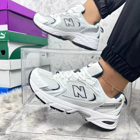 Pretty Sneakers, Trendy Shoes Sneakers, Jordan Shoes Girls, Hype Shoes, Girly Shoes, Balance Shoes, Shoe Closet, New Balance Shoes, Trendy Shoes