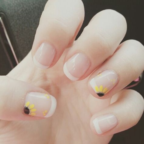 Simple Sunflower Nails, Book Nails, Sunflower Nail Art, Ring Finger Nails, Bridal Sunflowers, Sunflower Nails, White French Tip, White Tip, Shellac Nails