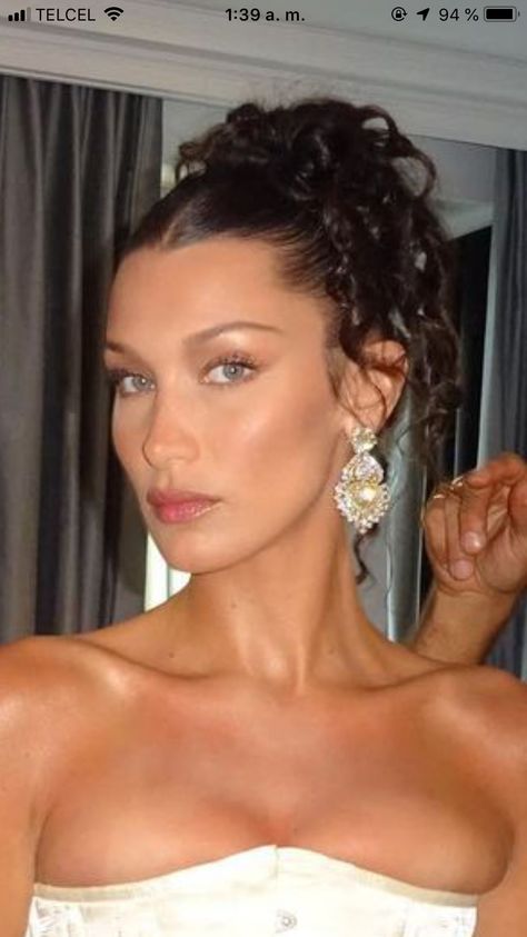 Bella Hadid Hair, Old Hollywood Hair, Red Carpet Hair, Hollywood Hair, Ball Hairstyles, 90s Hairstyles, Formal Hairstyles, Dream Hair, Aesthetic Hair