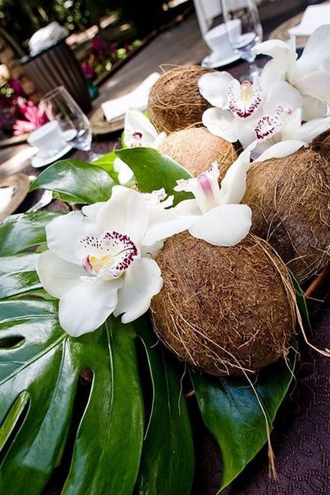 Tropical palm leaf wedding centerpiece / http://www.himisspuff.com/green-tropical-leaves-wedding-ideas/8/ Tropical Centerpieces, Coconut Flower, Fiesta Tropical, Tropical Home Decor, Caribbean Wedding, Hawaiian Theme, Hawaiian Party, Hawaiian Wedding, Wedding Leaves