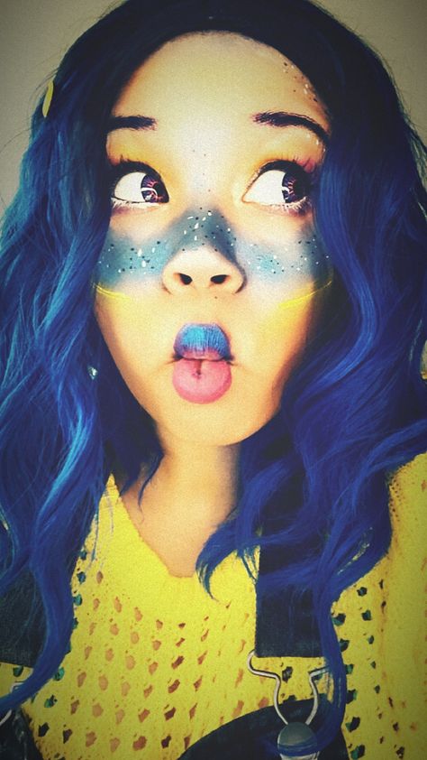 Nemo Inspired Makeup, Dory Inspired Makeup, Dory Makeup Ideas, Flounder Face Paint, Nemo Makeup Face, Finding Nemo Makeup Ideas, Finding Nemo Jr Makeup, Dory Costume Diy, Dori Costume