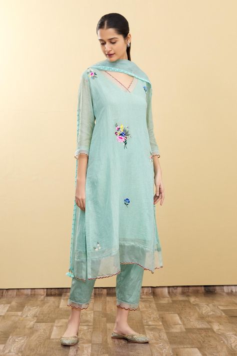 V Neck Kurta, Resham Embroidery, Desi Wedding Dresses, Blue Kurta, Kurta Set For Women, Indian Designer Suits, Simple Kurta Designs, Kurti Embroidery Design, Salwar Kamiz