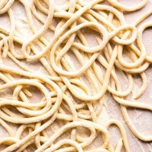 How to make Pici Pasta - Inside The Rustic Kitchen Pici Pasta, Fresh Pasta Recipes, Pasta From Scratch, Homemade Pasta Dough, Tuscan Pasta, Semolina Pasta, Pasta Types, Garlic Pasta, Pasta Dough