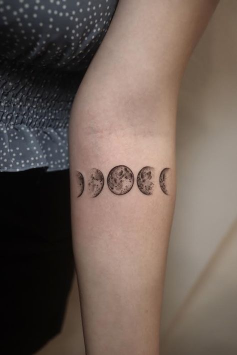 Moon Phases Tattoo Traditional, Moon Phase Knee Tattoo, Moon Phases Hand Tattoo, Moon Phases Tramp Stamp, Phases Of The Moon Tattoo, Moon Cycle Tattoo, Tiny Finger Tattoos, Masculine Tattoos, Moon Phases Tattoo