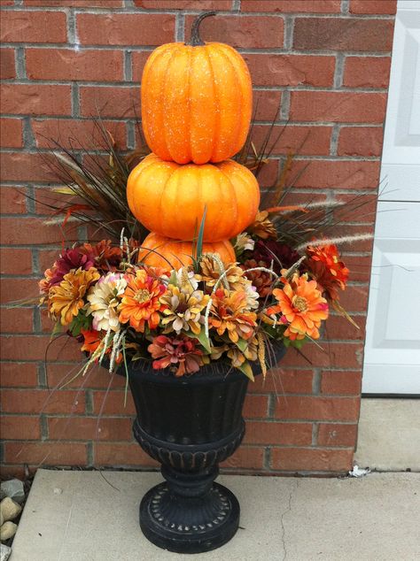 Simple outdoor urns Fall Decor .... Easy Fall Porch Decorations, Outside Fall Decorations, Thanksgiving Decorations Outdoor, Outdoor Urns, Outdoor Thanksgiving, Fall Front Porch Ideas, Outside Fall Decor, Fall Planters, Fall Front Porch Decor