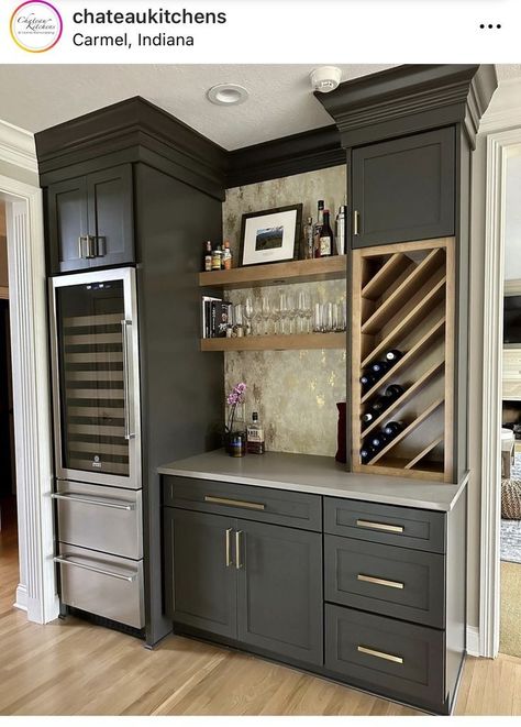 Mini Bar Home, Dry Bar Ideas, Home Wine Bar, Home Bar Ideas, Bar Nook, Cart Bar, Bar Decorations, Home Wet Bar, Home Bar Areas