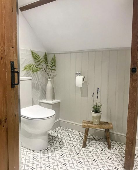 Traditional Cloakroom Toilet, Bathroom Paneling Ideas, Wc Ideas Downstairs Loo, Traditional Cloakroom, Bathroom Panelling, Small Toilet Decor, Small Wc, Understairs Toilet, Country Bathroom Designs