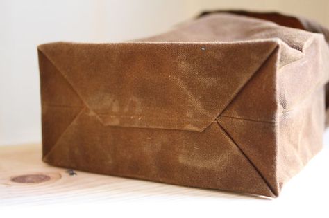 Waxed Canvas Lunch Bag, Leather Lunch Bag, Clean Eating Kids, Brown Bag Lunch, Seed Beads Diy, Leaf Bag, Business Product Ideas, Canvas Lunch Bag, Diy Clutch