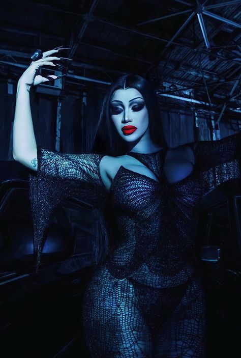 Cardi B Costume, Halloween Costume For Party, Morticia Addams Makeup, Morticia Addams Costume, Iconic Halloween Costumes, Best Celebrity Halloween Costumes, Celebrity Halloween, Morticia Addams, Celebrity Halloween Costumes