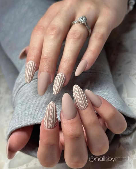 29 Fall Sweater Nails 2024: Cute and Trendy Designs in Burgundy, Almond, and Stiletto Shapes Sweater Nail Ideas, Fall Sweater Nails, Almond Stiletto, Stiletto Shaped Nails, Brown Acrylic Nails, Nyc Nails, Long Stiletto Nails, Sweater Nails, Coffin Shape Nails