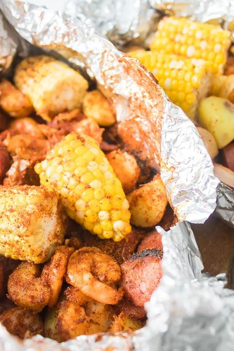 Shrimp And Butter, Corn Boil, Savory Holiday Recipes, Low Boil, Seafood Pot Pie, Country Boil, Low Country Boil, Sausage Potatoes, Salmon Patties