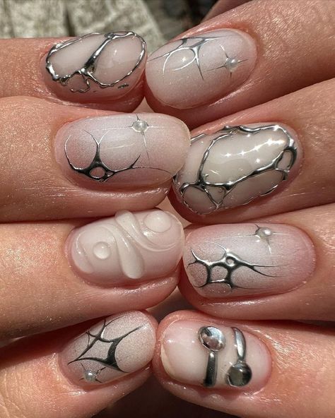 Nails For Guitarists, Rock Music Nails, Punk Nails Short, Short Punk Nails, Nails For Guitar Players, Guitarist Nails, Music Nails, Punk Nails, Grunge Nails