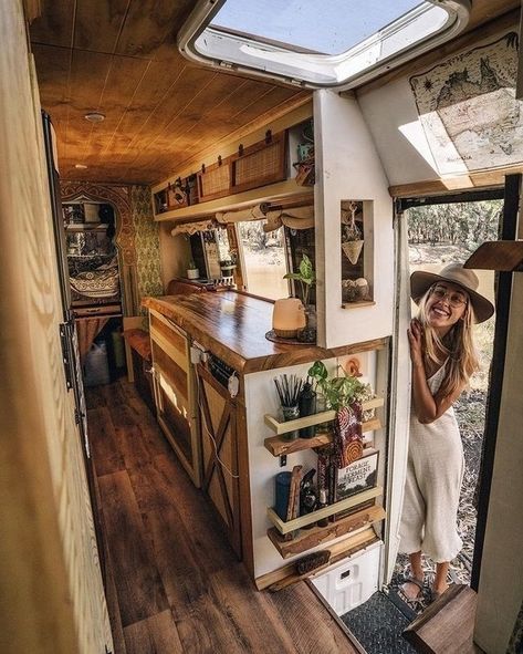 Project Van Life 🚐 (@project.vanlife) posted on Instagram: “Nothing but mad respect for this van layout. We love the skylight, the rustic interior, the state of the art solar power system that allows…” • Feb 5, 2021 at 4:56pm UTC Van Layout, Skoolie Conversion, Caravan Home, Bus Living, Van Conversion Interior, Bus House, Tiny House Inspiration, Van Life Diy, Bus Life