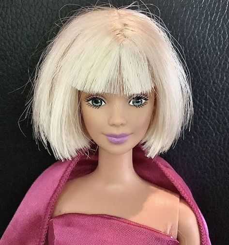 Loved the movie, here’s a classic Barbie look. Please don’t take this pic to your stylist 😂 Barbie Short Hairstyles, Short Haired Barbie, Barbie Bob Mackie, Fixing Barbie Hair, Totally Hair Barbie 1991, Barbie Hair, Bobs Haircuts, Bob Hairstyles, Hair Cuts