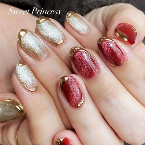 Nail Art Red Designs, Wedding Nails Red, Red Nails Gel, Red Gold Nails, Red Nails With Gold, Red Wedding Nails, Elegant Touch Nails, Red Nail Art Designs, Red And Gold Nails