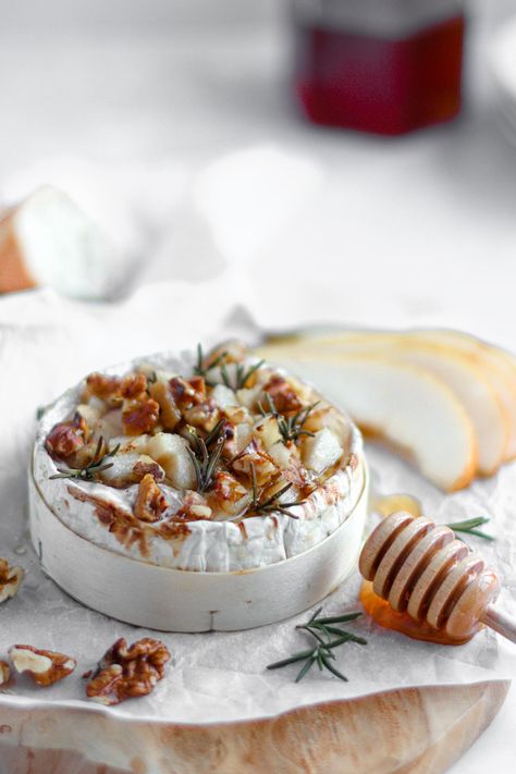 Baked Camembert, Healthy Appetizer Recipes, Christmas Recipes Appetizers, Best Appetizer Recipes, Second Breakfast, Pear Recipes, Pecan Nuts, Comfort Food Southern, Christmas Food Desserts